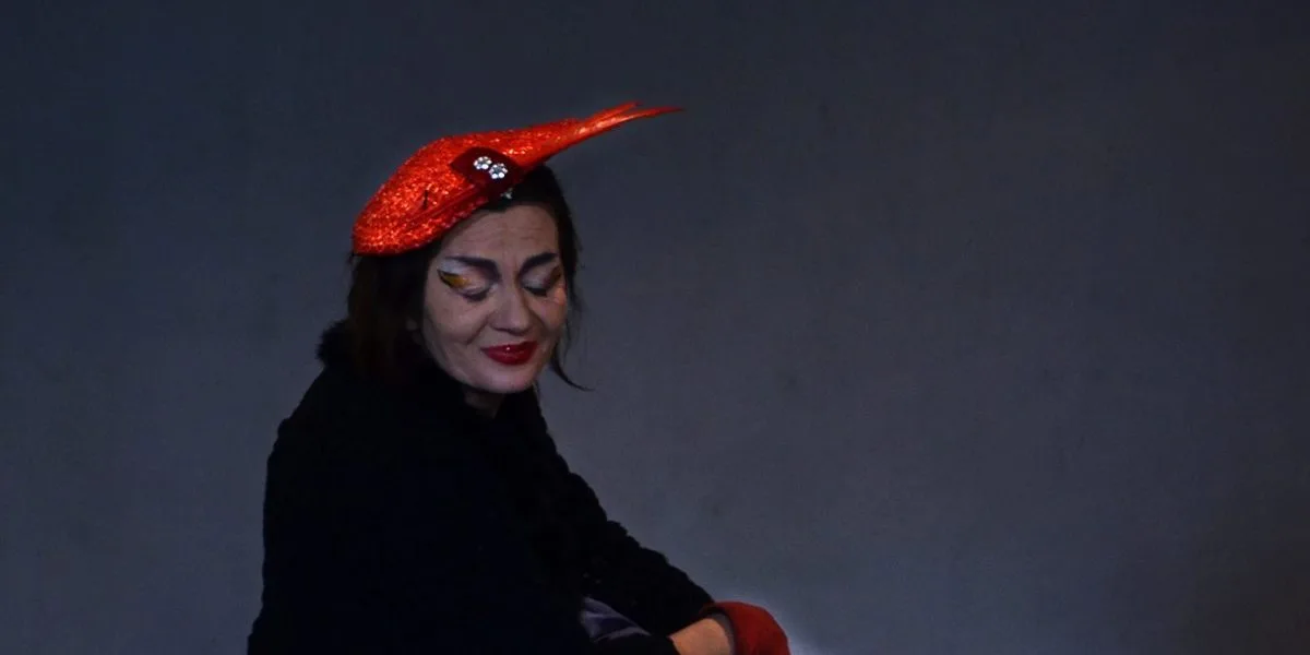 14. zene dade. dah teatar, beba, aleksandra, kete stainc, pozoriste, performans, pozorisna instalacija, dadaizam, feminizam, predstava, avangarda, figura, poza, sminka, gluma, glumica, umetnica.